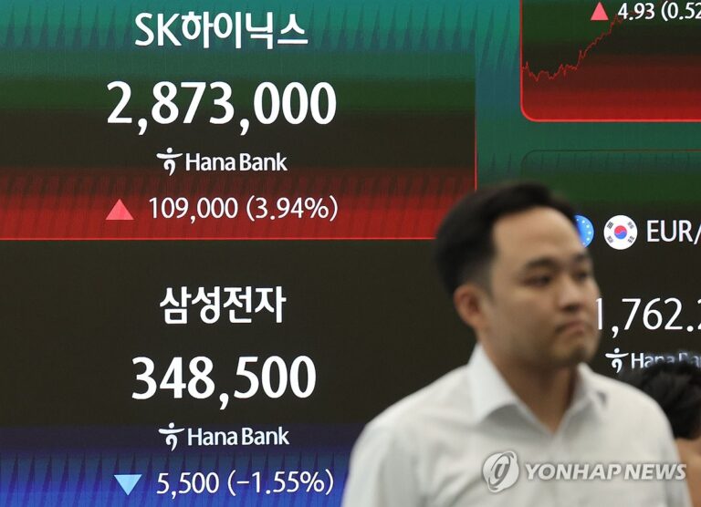 연합뉴스 그래픽: 삼성전자·SK하이닉스 성과급 보도와 주가 상승이 어우러진 장면