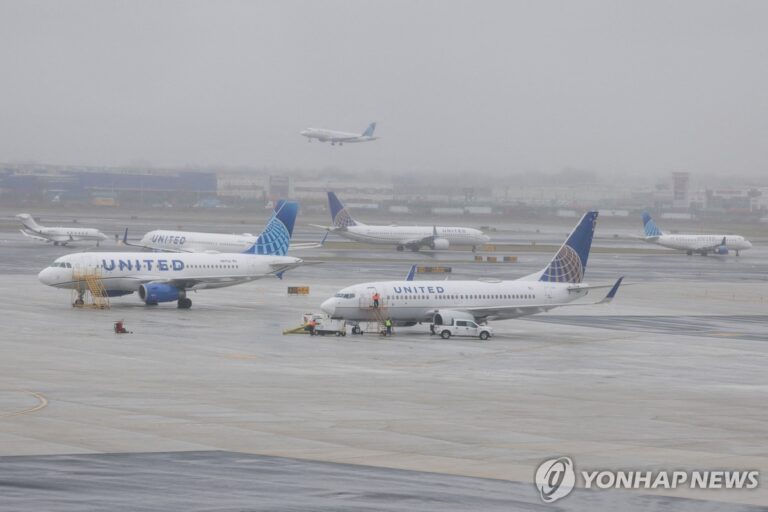 중동 항공로 우회 운항을 겪는 여객기와 항공사 운영 부담