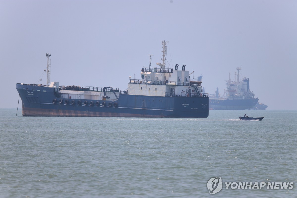 해협 통항 재개 장면