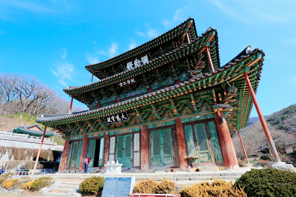 "붉은 배롱나무와 국보가 만났다"… 여름 전북의 숨은 명소 2 배롱나무
