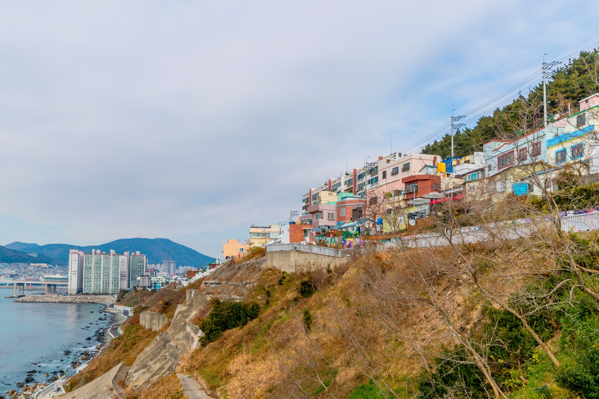 "영화보다 더 영화 같은 풍경"... 부산 바다를 가장 아름답게 만나는 골목 3 부산
