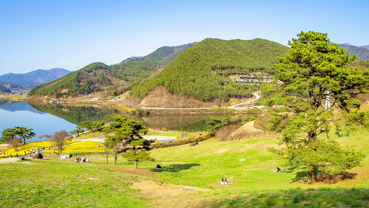 "푸른 호수와 지리산이 만난 곳"… 시원한 풍경 여행지 1 지리산