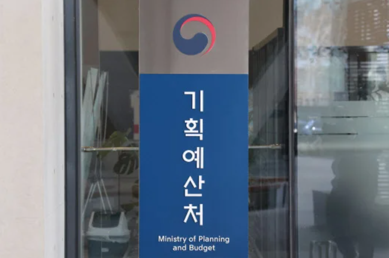 세수 50조 더 걷었는데… 나라 빚은 "왜 늘었나" 2 1∼5월 나라살림 적자 54조