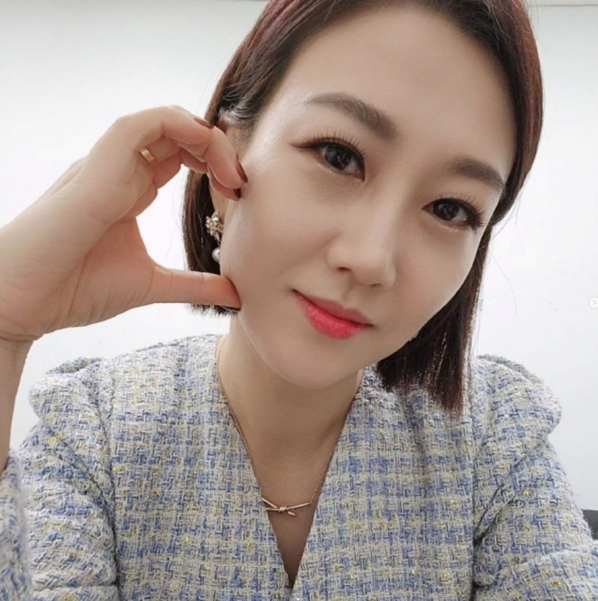 모자 푹 눌러쓴 채 종로 선술집에서 울컥… 트로트 여왕 장윤정이 끝내 훔쳐낸 눈물의 의미 2 장윤정