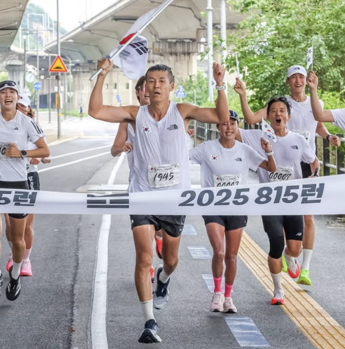 독립유공자 후손 돕는 기부 마라토너 션, 8·15 한 달 앞두고 공개한 몸 상태 '심각' 1 마라토너