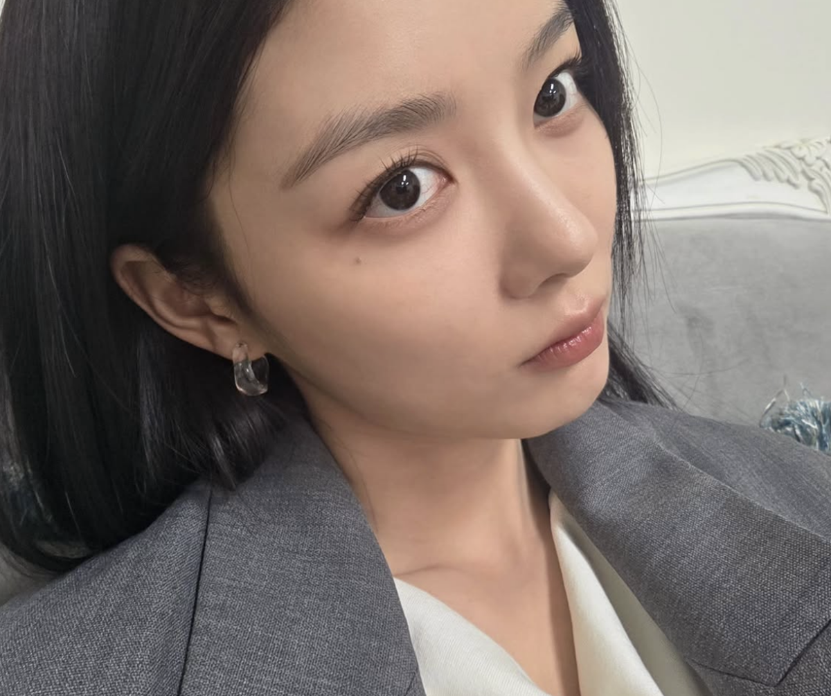 '국민 여동생'으로 불리던 그녀가 23년 만에 청순함 버리고 선택한 파격 모습 4 여동생