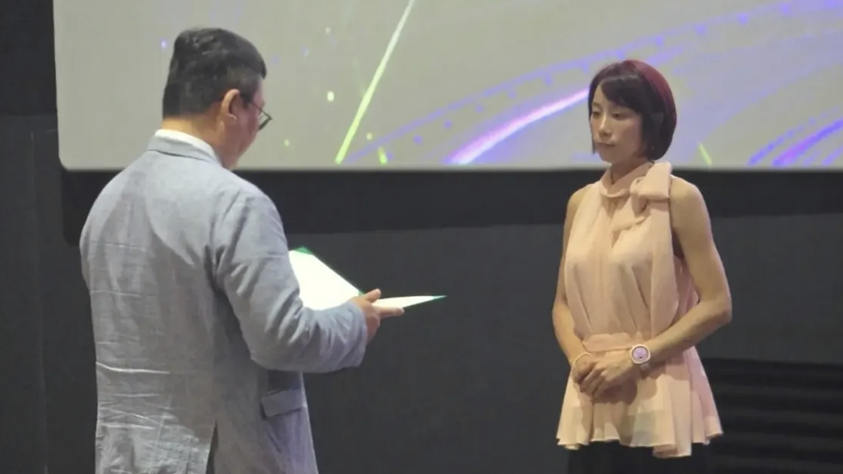 무대 올랐던 걸그룹 멤버, 마이크 내려놓고 전국 6위 찍은 반전 근황 3 걸그룹