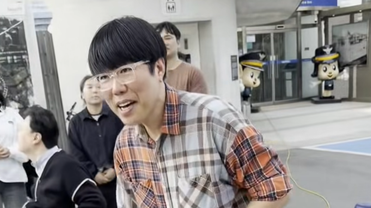 90년대 인기 개그맨, 서울역서 붕어빵·어묵 들고 나타난 사연 4 개그맨