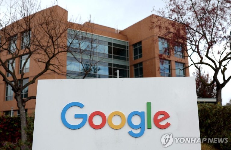 구글 플레이스토어 화면에 타사 앱스토어를 표시하는 모바일 앱 목록