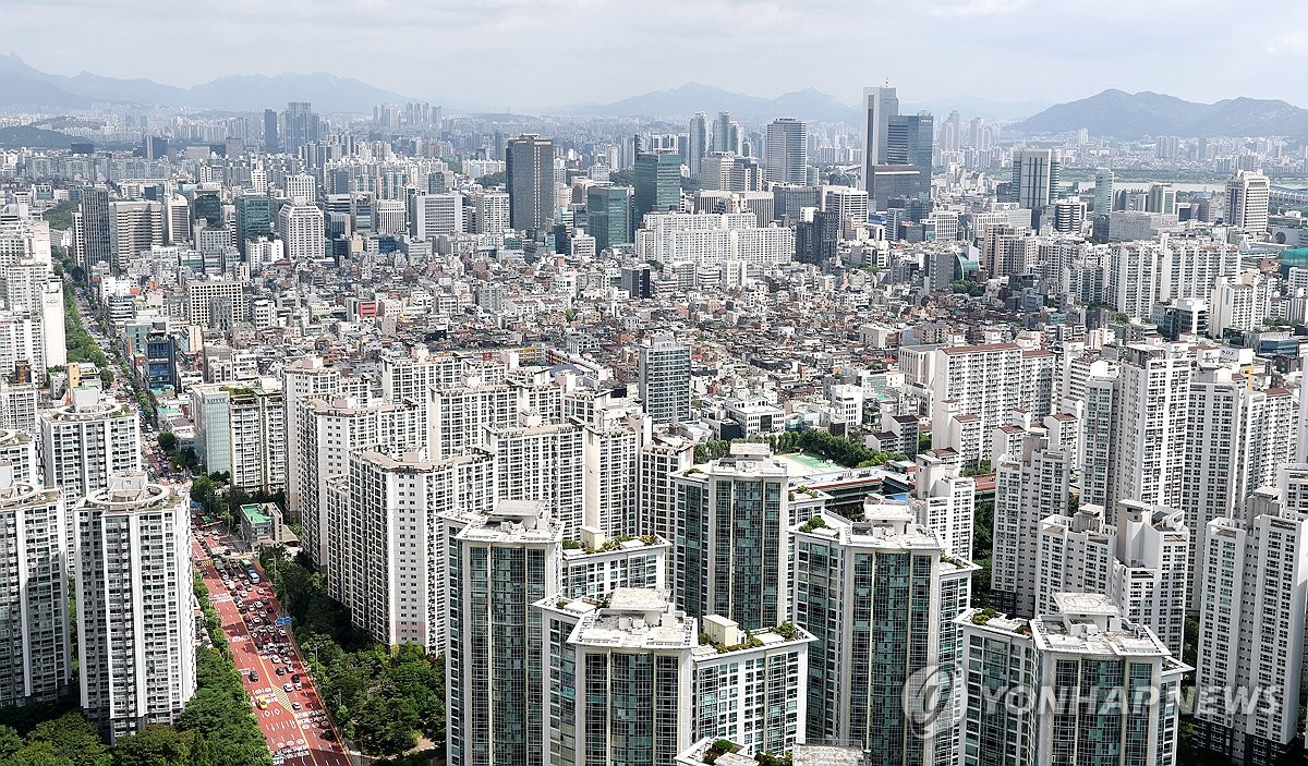 규제 지정 이후에도 강세를 보이는 경기남부 아파트 단지 전경