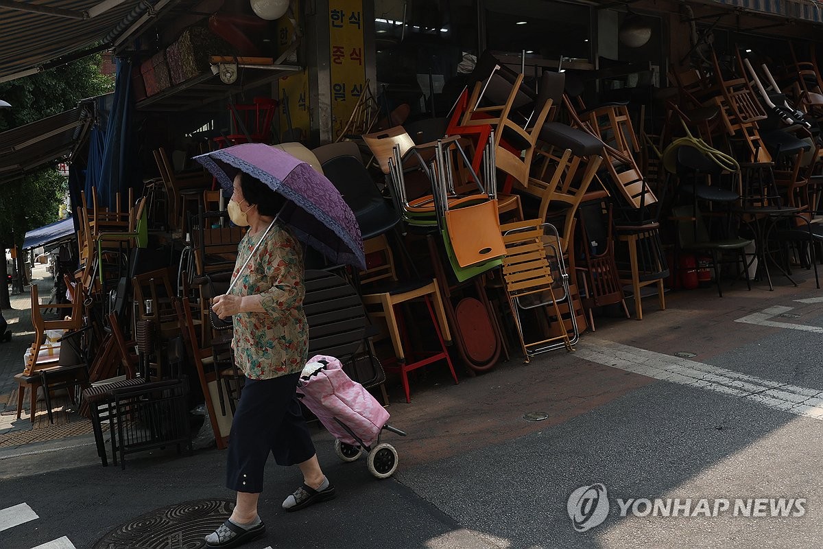 서비스업 훈풍 속 외식업만 '나 홀로 침체'…자영업 빚 1,100조 폭탄 째깍 2 폐업자 부채 고통 확대