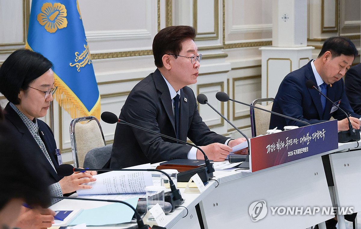국가재정전략회의에서 전기요금 개편을 언급하는 이재명 대통령의 모습