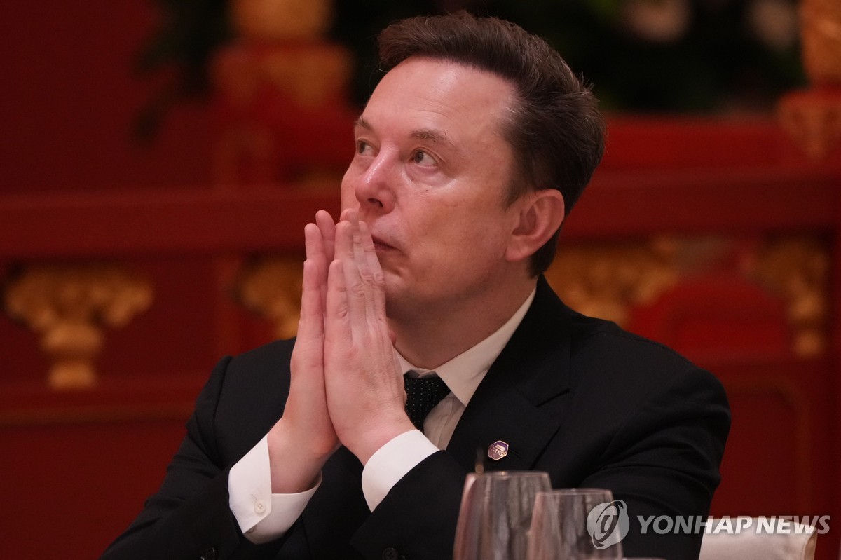 테슬라와 스페이스X를 제외한 ETF 구성 모형을 보여주는 장면