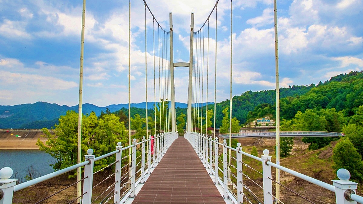 부항댐 출렁다리