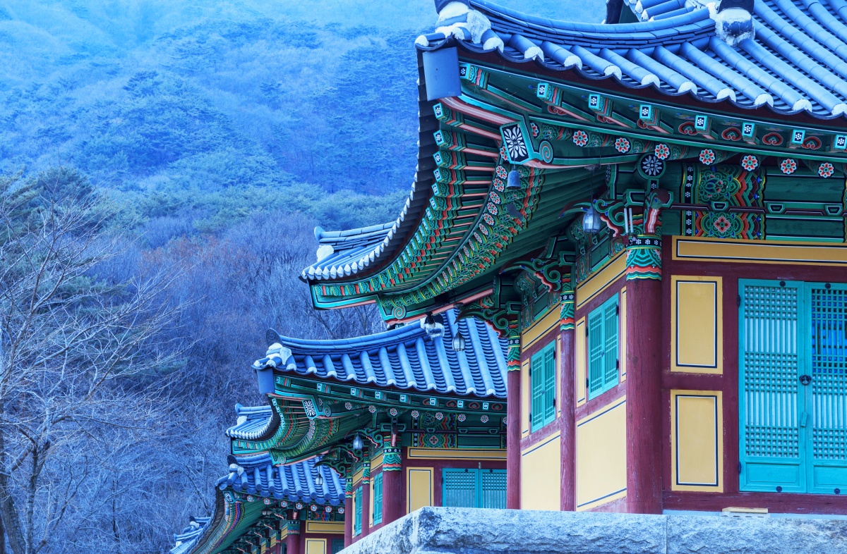 "여름이면 더 찾게 되는 곳"… 호수를 건너 만나는 천년 사찰 2 사찰